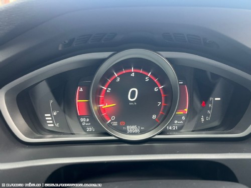 Volvo V40 2.0 T4 MOMENTUM  2018/2019
